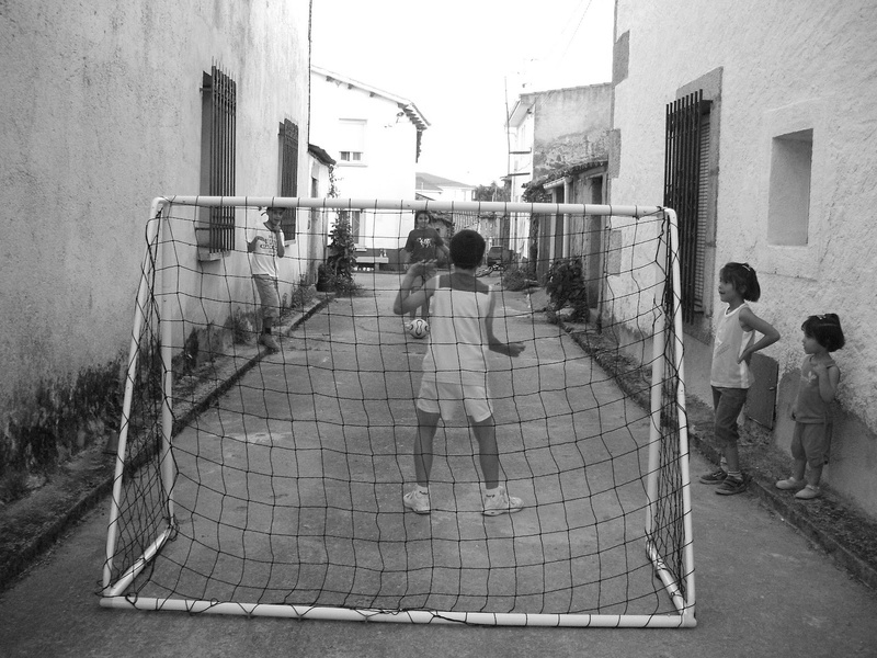 JUGANDO EN LA CALLE