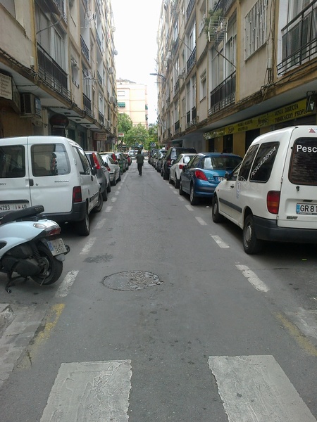 El problema del aparcamiento en plaza de toros (calle doctor fleming, Granada)