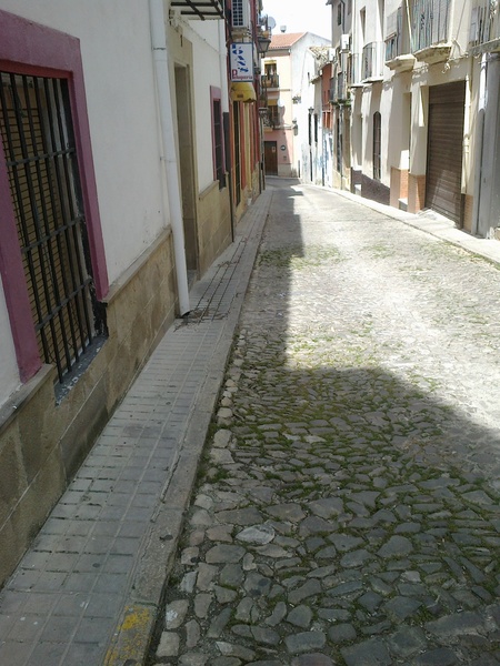 Demasiado estrecha (calle santa isabel, ÚBEDA)